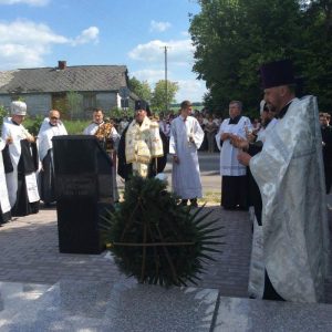 Panichida na zbiorowej mogile w Wierzchowinach