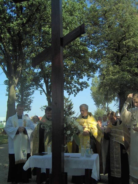 Prawosławny krzyż na cmentarzu w Cycowie