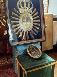 Modlitwa przed oryginałem i kopią Leśniańskiej Ikony Bogurodzicy w Provemont (Francja)