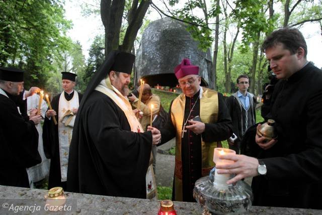 Lublin: ekumeniczna modlitwa przy grobach żołnierzy Armii Czerwonej